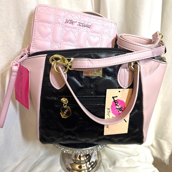🩷🖤NWT-BETSEY JOHNSON & LUV BETSEY; PURSE AND WALLET! SUPER CUTE SET!!🩷🖤 - Picture 3 of 17
